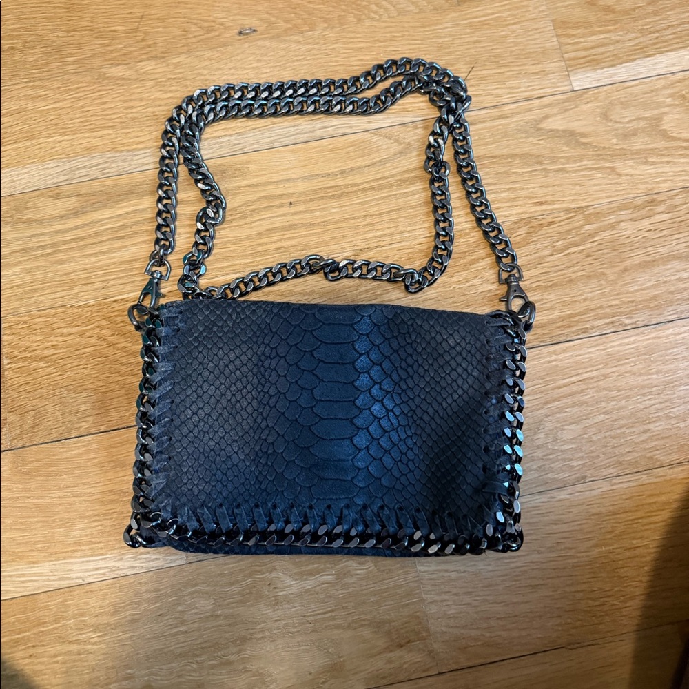Black crossbody with chain & pattern. Used, good condition.